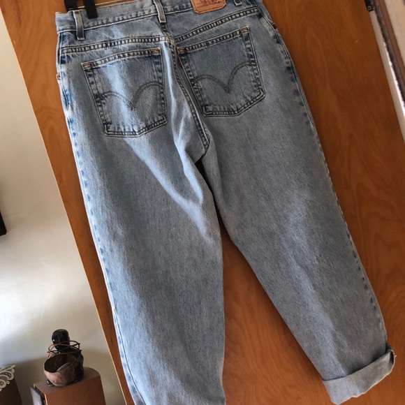 👖HIGH WAISTED VINTAGE LEVIS👖 - Picture 3 of 5